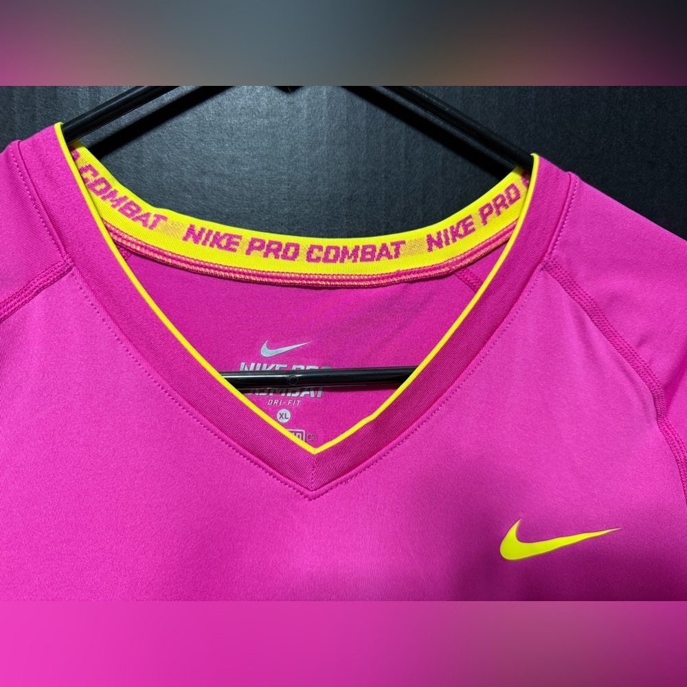🫟Nike DriFIT Pink Pro Combat Fitted Shirt - Picture 4 of 11